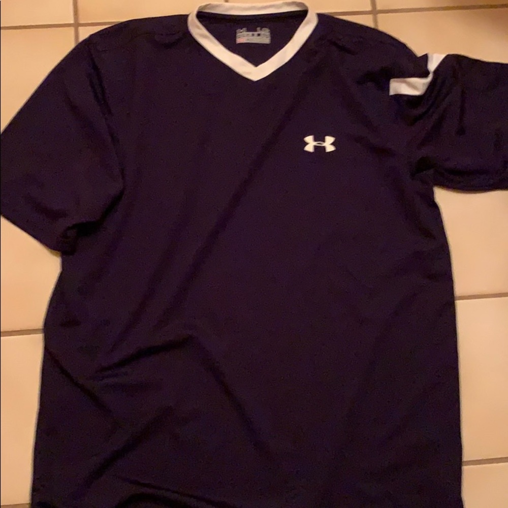 Men’s size large Under Armour heat gear shirt!